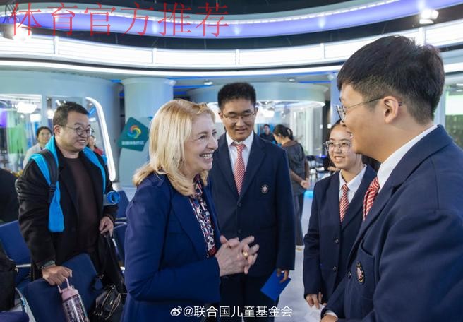 宋庆龄基金会携手贝克汉姆设立“青少年足球基金”